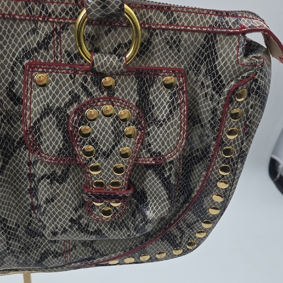 Elegant Snakeskin Patterned Handbag - Picture 5 of 16